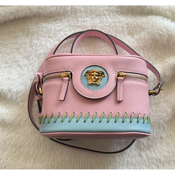 Versace - Picture 3 of 9